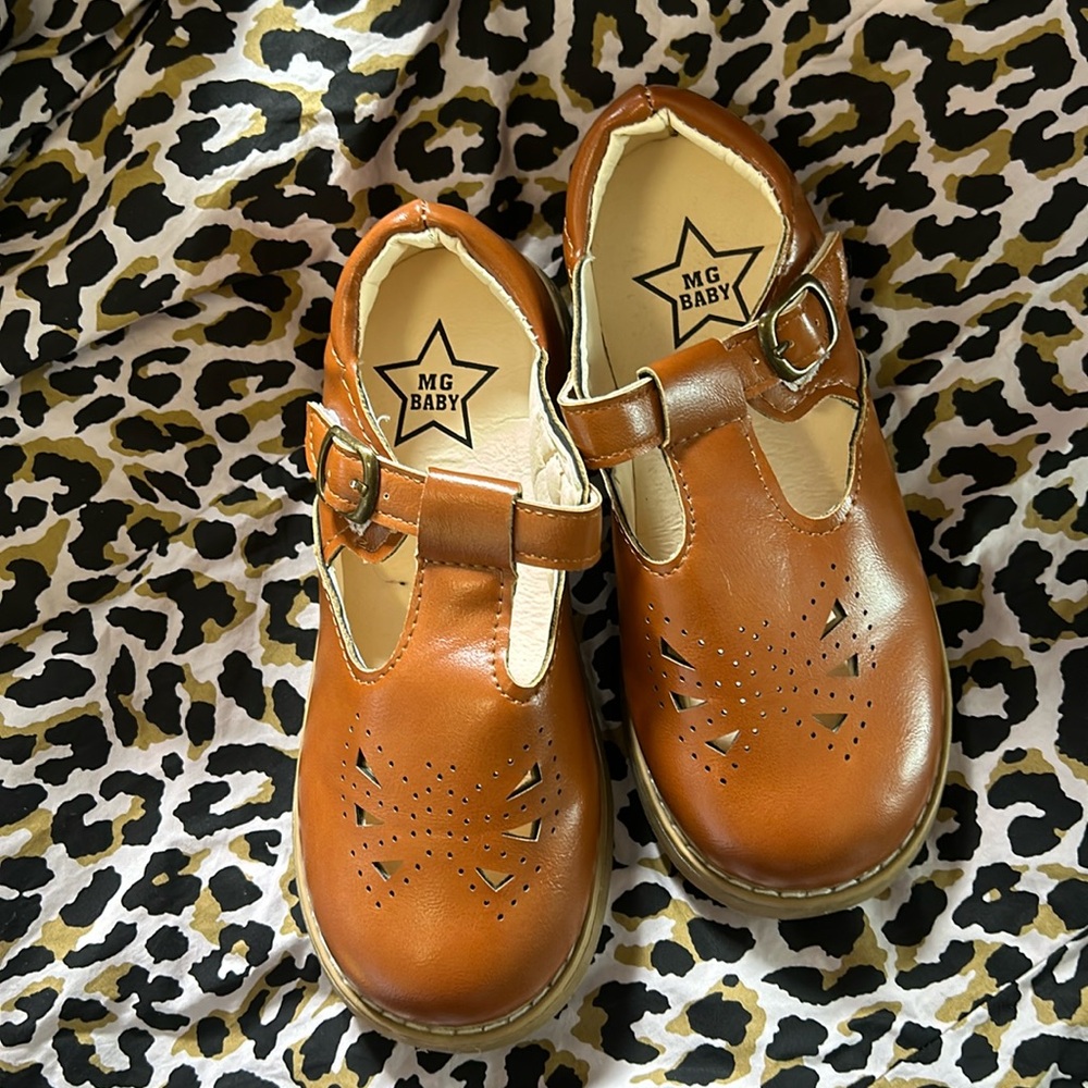 Girls NWOT size 11 MG baby shoes for girls or toddlers